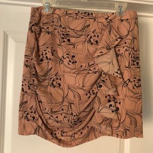 H&M blush and black ruffle mini skirt - size 10